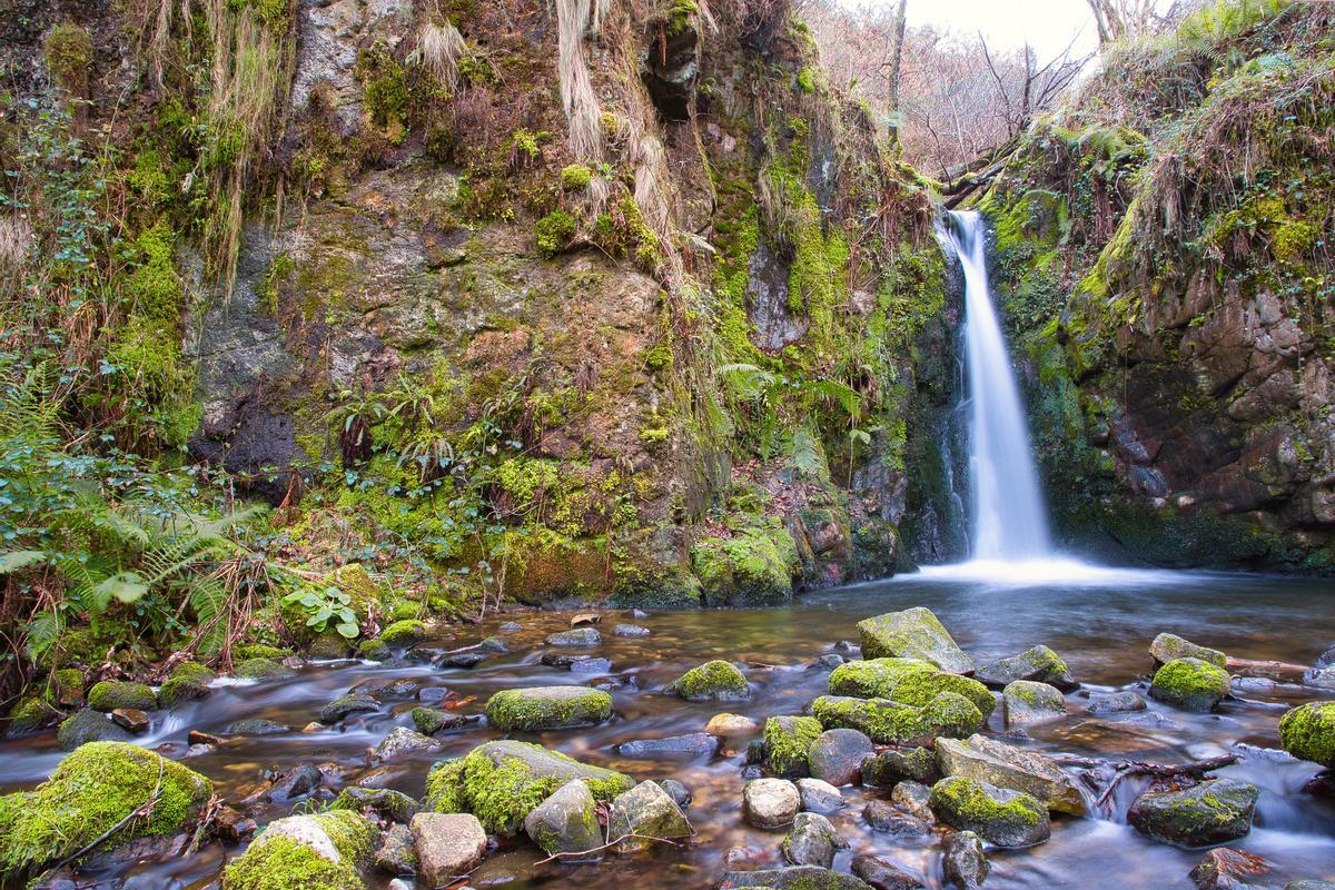 No es una de las más altas de Asturias, pero la cascada del Chorrón sí es de las más accesibles