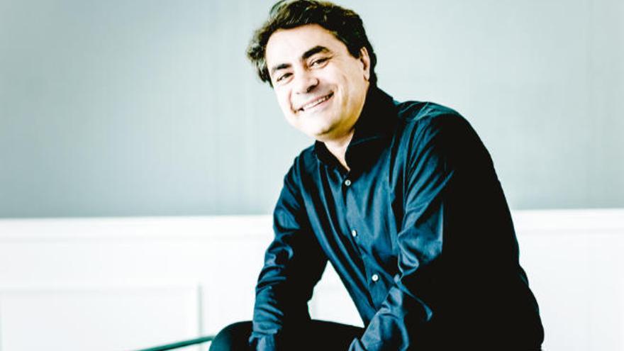 El compositor y pianista Gustavo Díaz-Jerez, que ha escrito siete poemas sinfónicos sobre cada una de las Islas.