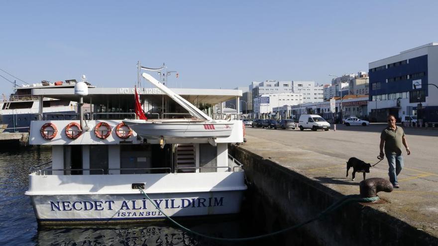 De barco de pasaje a yate en el naval de Vigo
