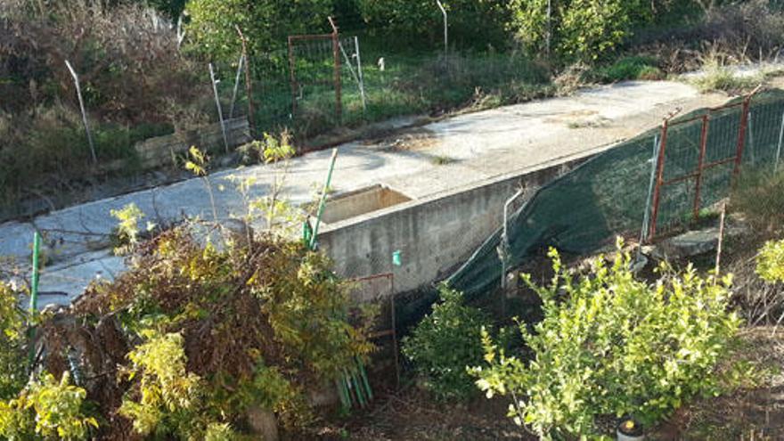 Imagen del canal por el que cayó la chica tras el accidente.