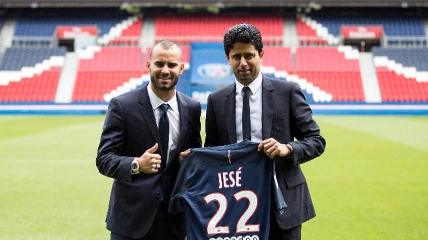 Nasser Al-Khelaifi, junto a Jesé Rodríguez el día de la presentación del grancanario como jugador del PSG.