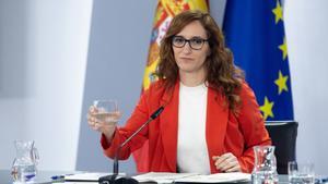 La ministra de Sanidad, Mónica García, durante una rueda de prensa posterior a la reunión del Consejo de Ministros, en el Palacio de la Moncloa, a 30 de enero de 2024, en Madrid (España).