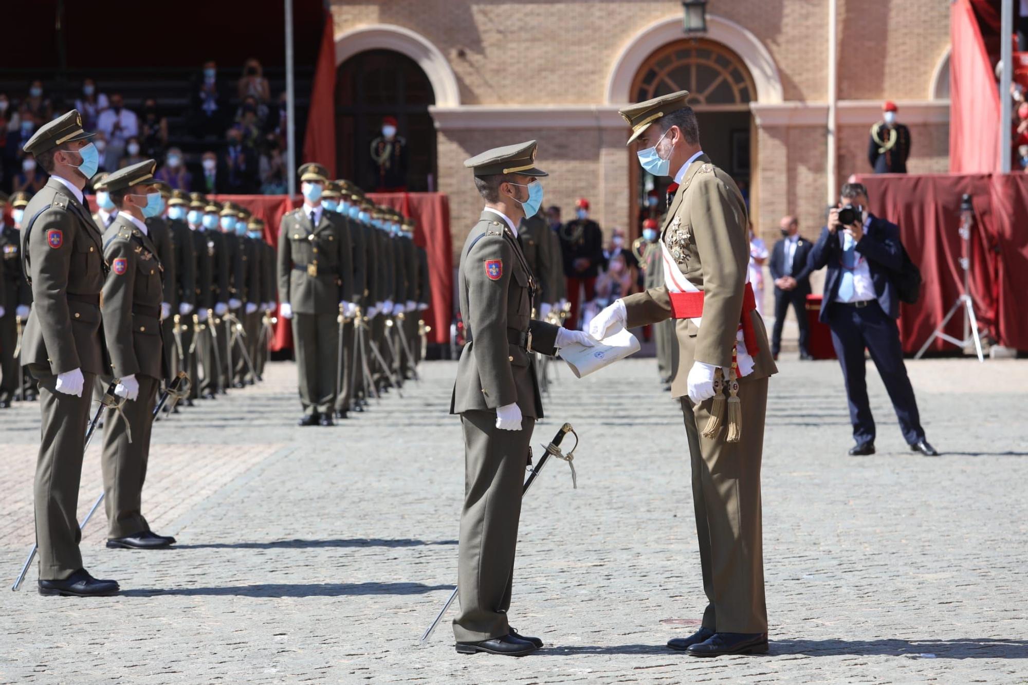 El Rey preside la entrega de despachos a los nuevos oficiales del Ejército y la Guardia Civil