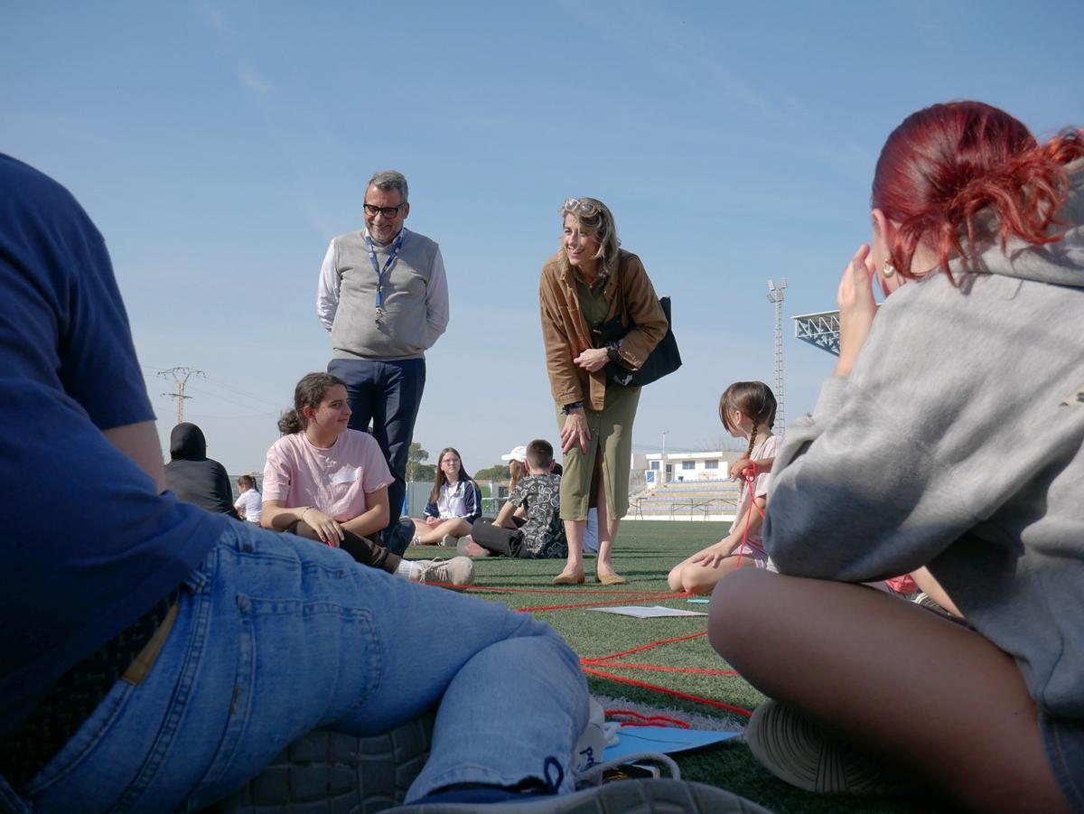 La colaboración de agentes educativos y no educativos también forma parte de la arquitectura del programa