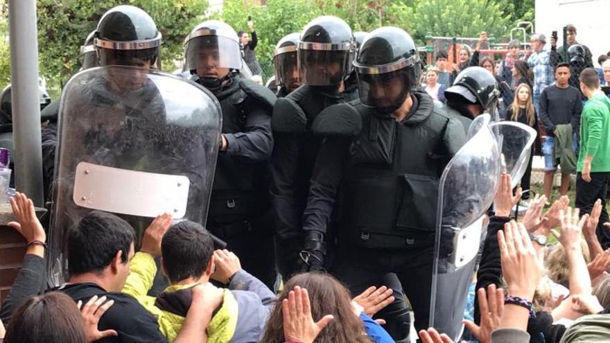 Agents de la Guàrdia Civil a Callús.