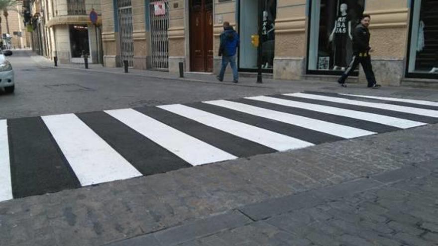 Nuevos pasos de peatones más visibles y menos peligrosos en el casco histórico