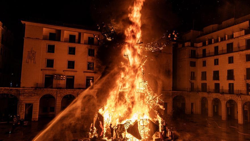 Unanimidad en los festivos: Alicante tendrá puente en Hogueras y Semana Santa en 2025