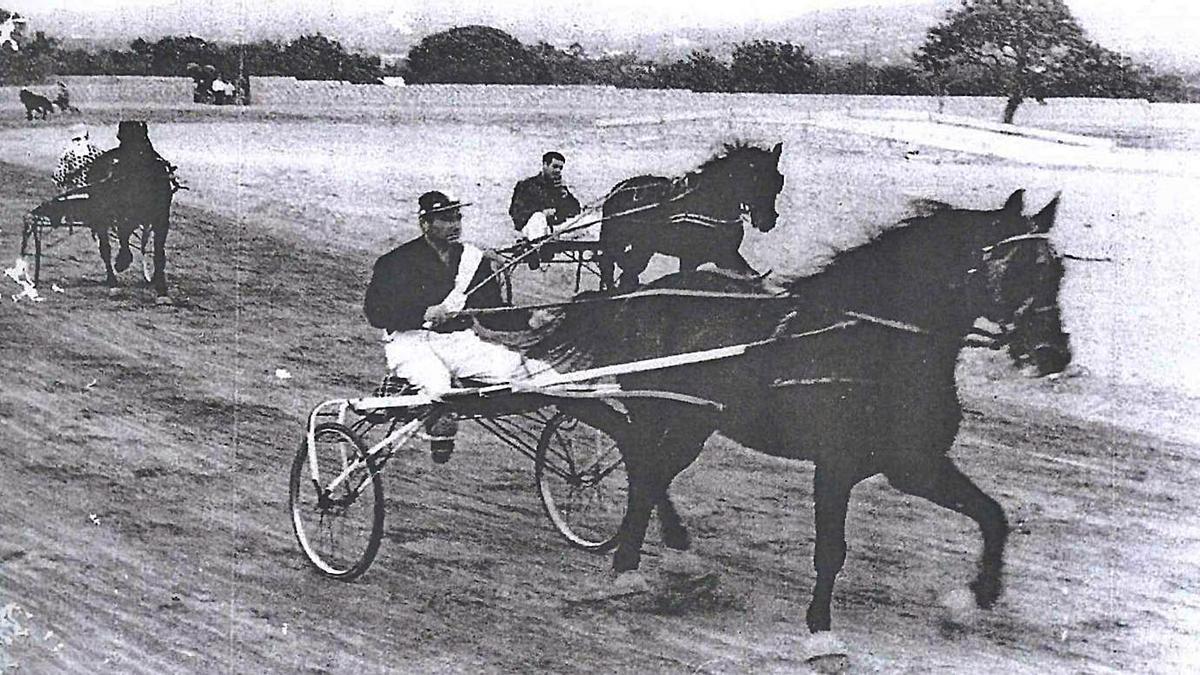 Vicent Tur, &#039;Pujol&#039;, a los mandos de Victorino en el hipódromo de Can Bufí 1965.