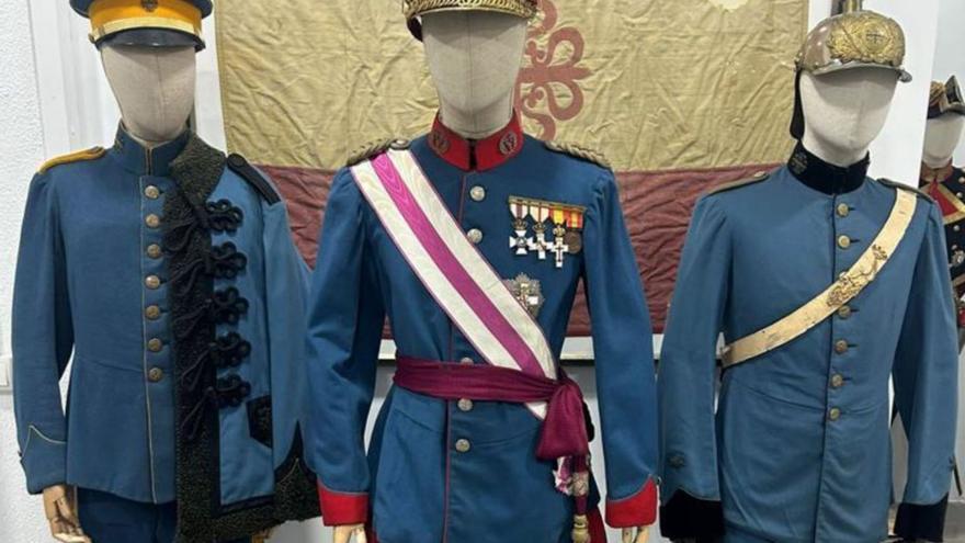 Trajes en el Museo de Historia Militar de Málaga.