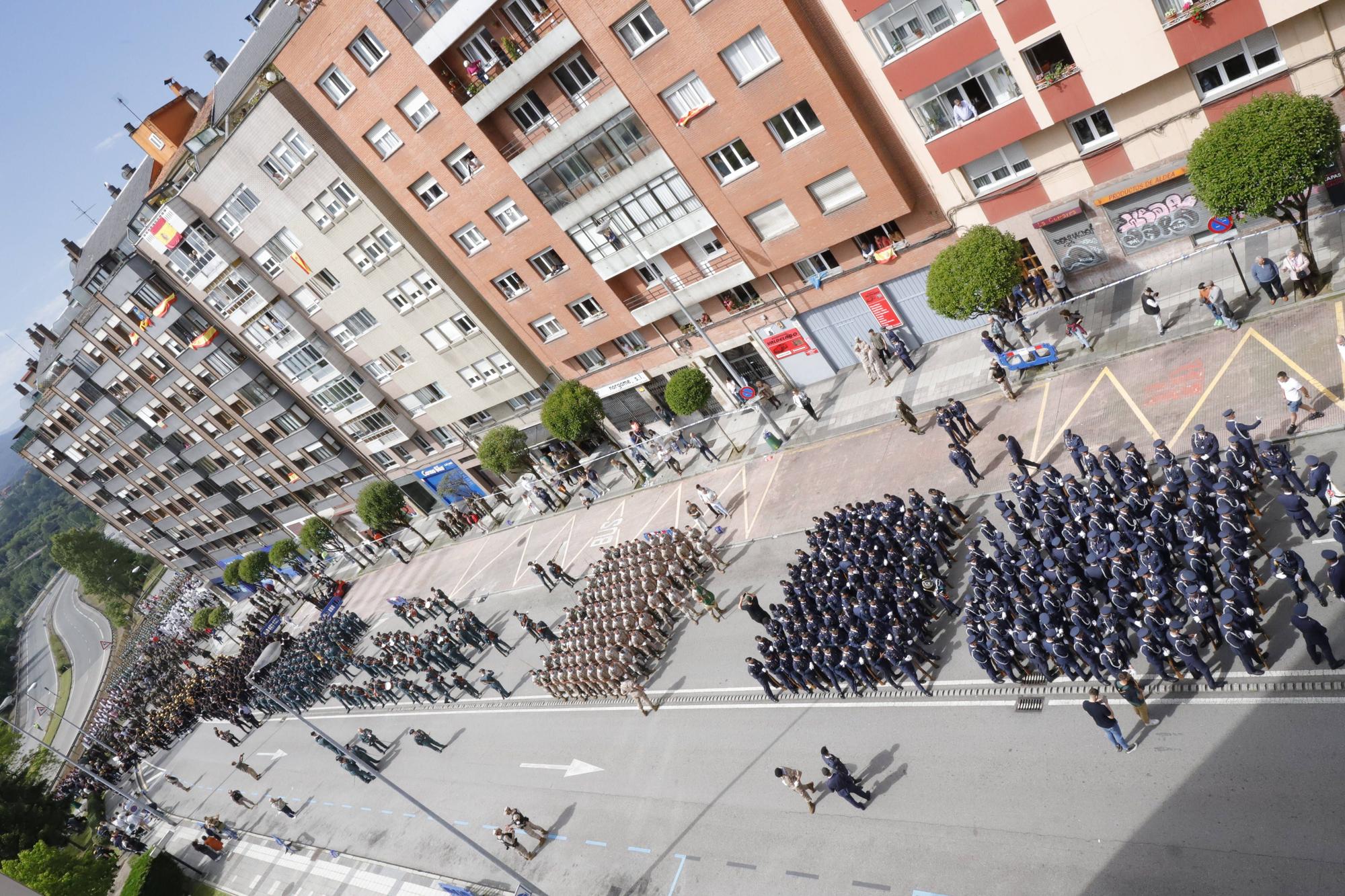 EN IMÁGENES: Así fue el multitudinario desfile en Oviedo por el Día de las Fuerzas Armadas.