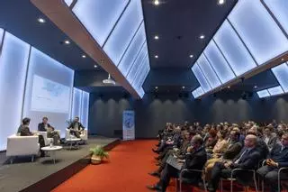 EN IMÁGENES: El debate "Asturias, tierra de oportunidades" con los directores de las oficinas económicas de presidencia de Moncloa y del Principado, en el Club LA NUEVA ESPAÑA