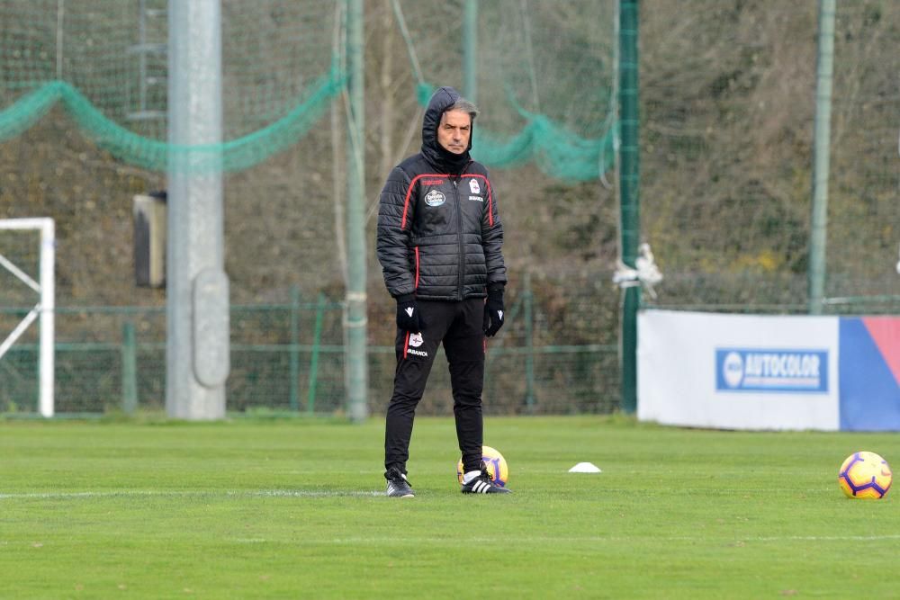 El preparador deportivista, Natxo González, ha facilitado la convocatoria del equipo coruñés tras el entrenamiento de esta mañana.