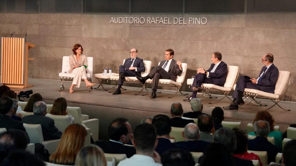 Un moment de la trobada dels màxims directius de la banca a l'Estat