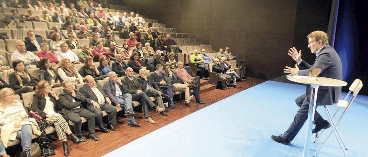 Feijóo, ayer en su encuentro con la militancia del PP en Celanova. // Jesús Regal