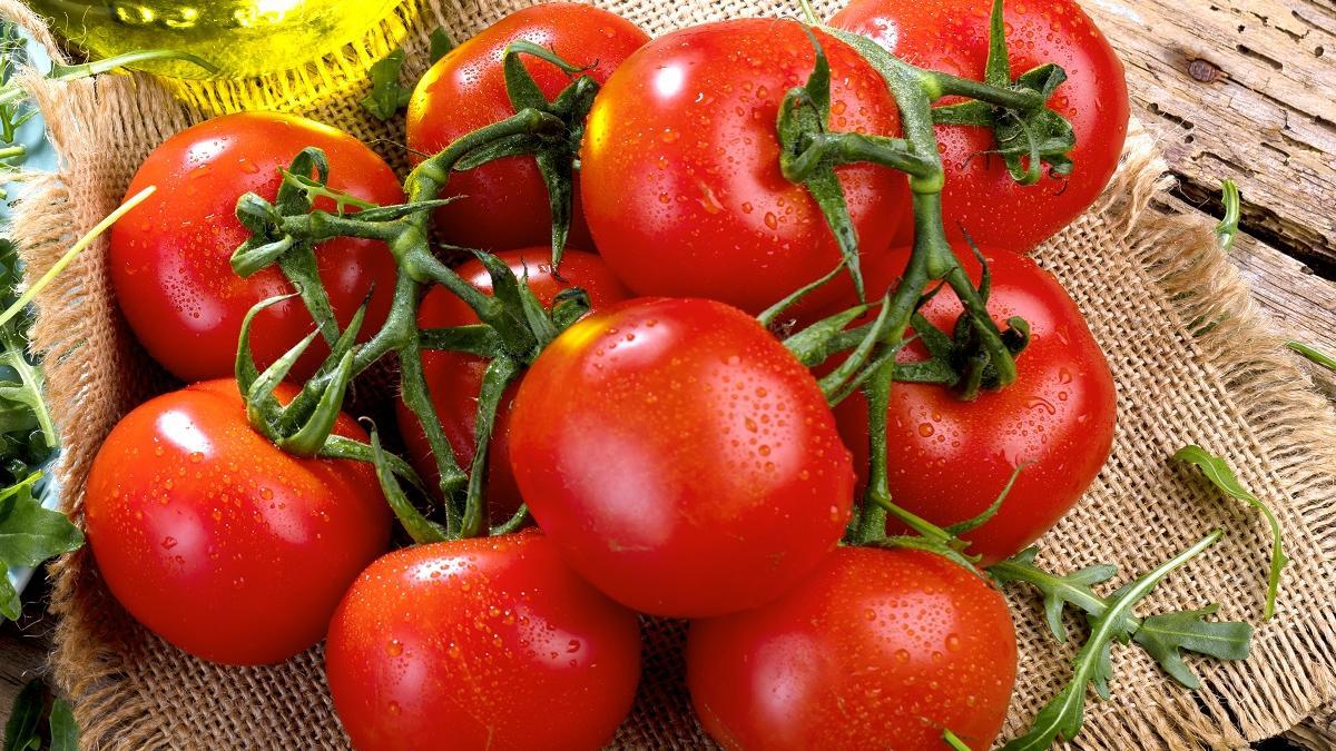 El licopeno es un potente antioxidante contenido en el tomate que le proporciona el color rojo.