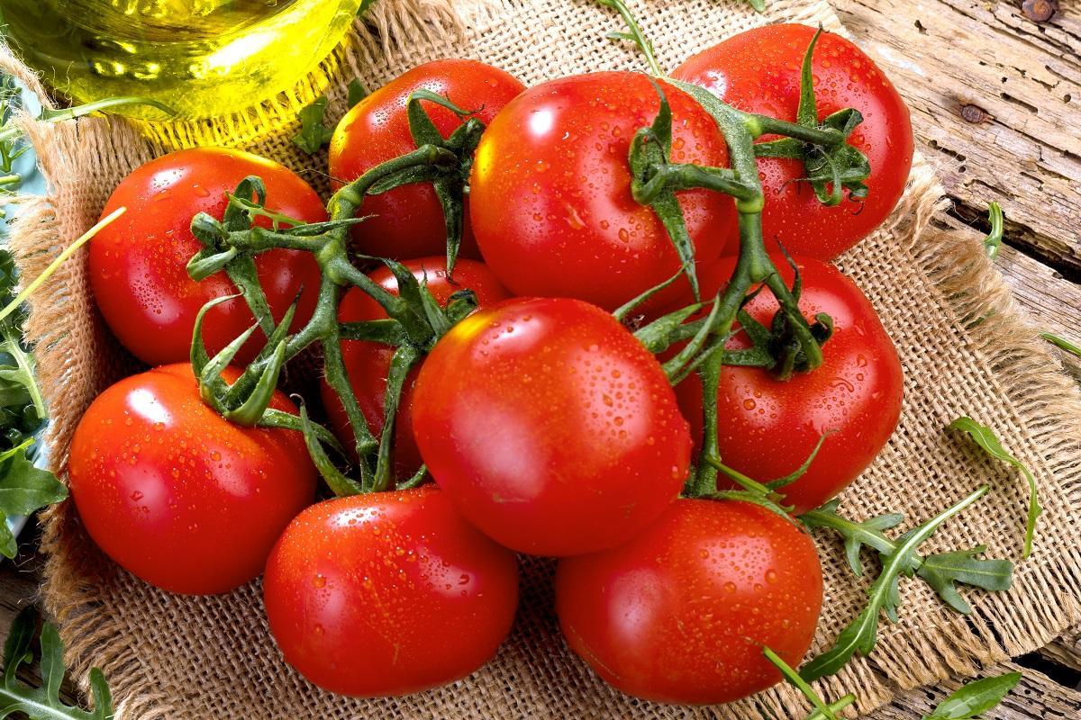 El licopeno es un potente antioxidante contenido en el tomate que le proporciona el color rojo.