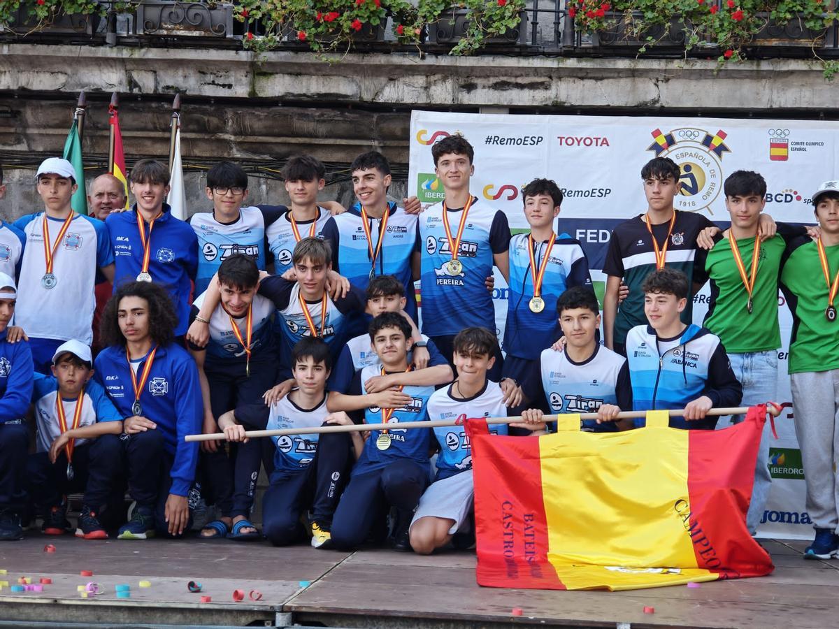 La fiesta del remo de O Morrazo en el Campeonato de España de bateles en Castro Urdiales La fiesta del remo de O Morrazo en el Campeonato de España de bateles en Castro Urdiales