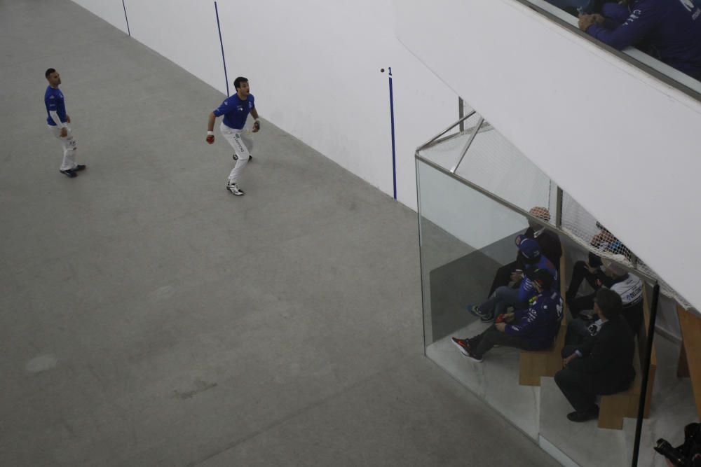 Los pilotos del Mundial, en una exhibición de pilota en Pelayo