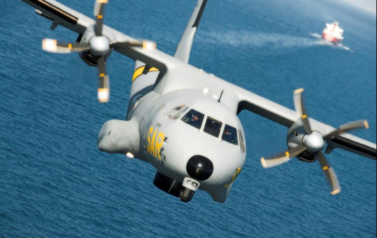 Un avión Vigma D-4 del Ejército del Aire, en vuelo de patrulla marítima