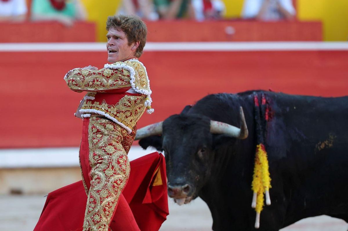 Borja Jiménez durante la lidia a su primer toro en la feria de los Sanfermines