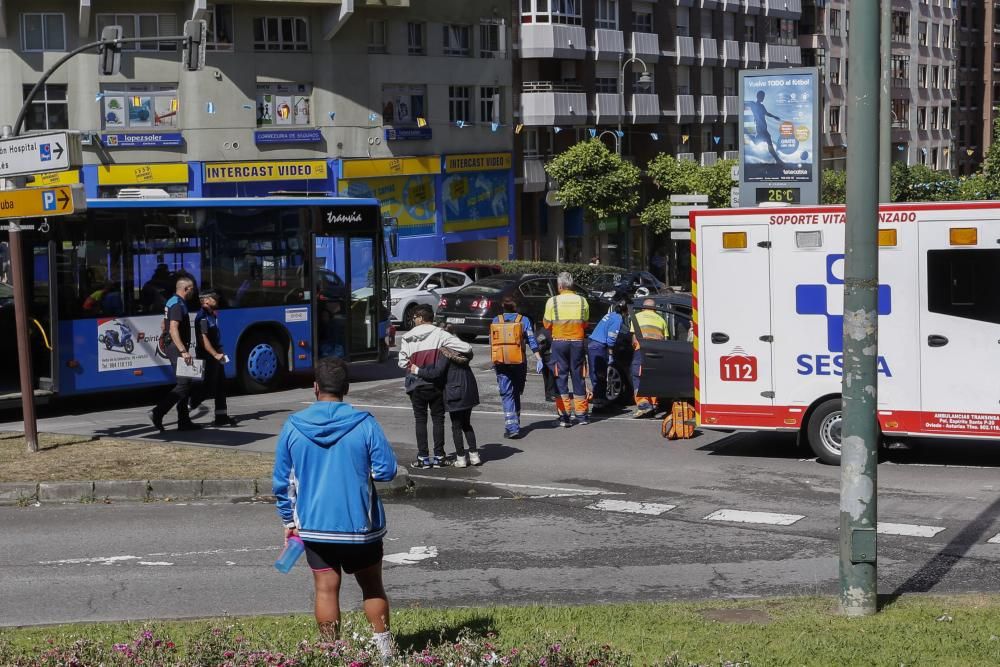 Choque en el cruce del Carbayedo, en Avilés