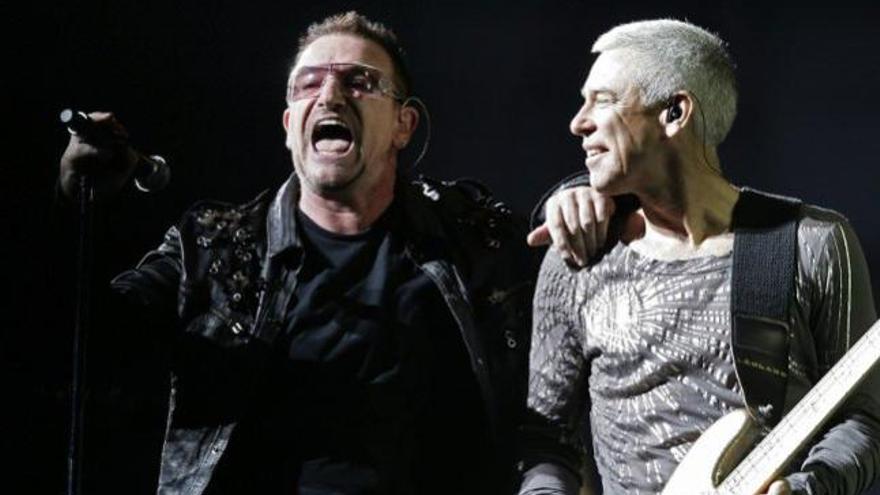 Bono y el guitarrista Adam Clayton