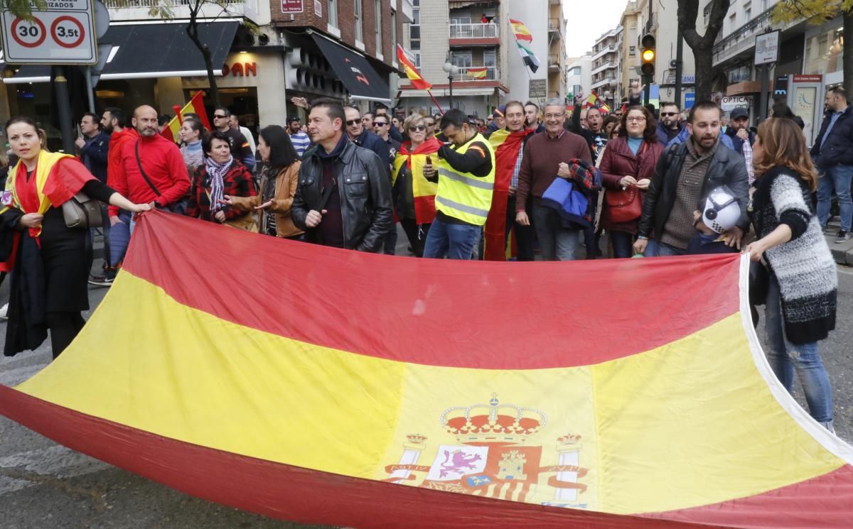 Miles de policías y guardias civiles se manifiestan por la equiparación salarial