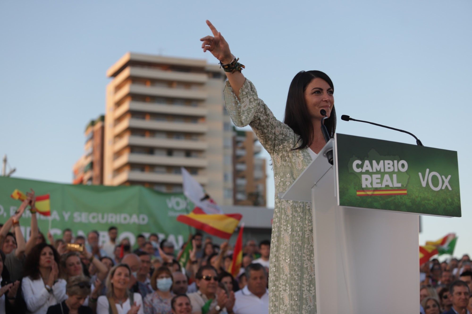 Abascal arropa a Macarena Olona en su puesta de largo en Málaga