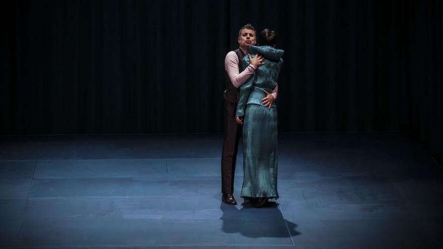 David Menéndez y Sara Blanch, durante los ensayos en 2022 de la ópera «Hamlet» en Oviedo.