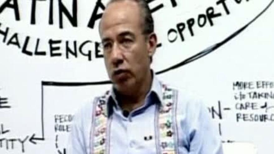 Felipe Calderón carga contra la expropiación de YPF