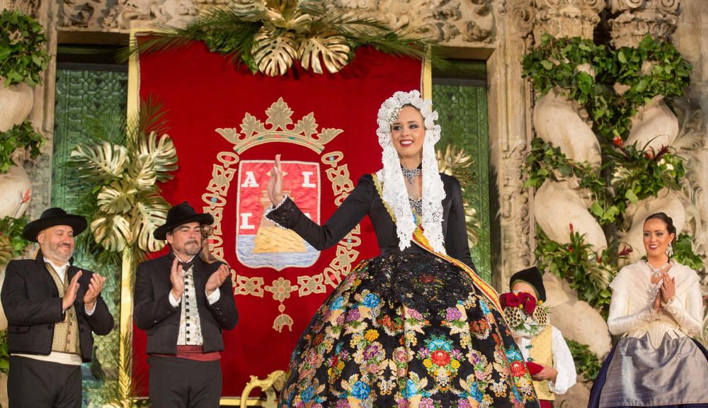 Isabel Bartual proclamada Bellea del Foc 2019.