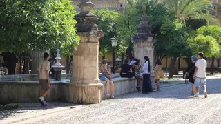 Turistas a prueba de fuego: los visitantes resisten en el primer fin de semana de julio