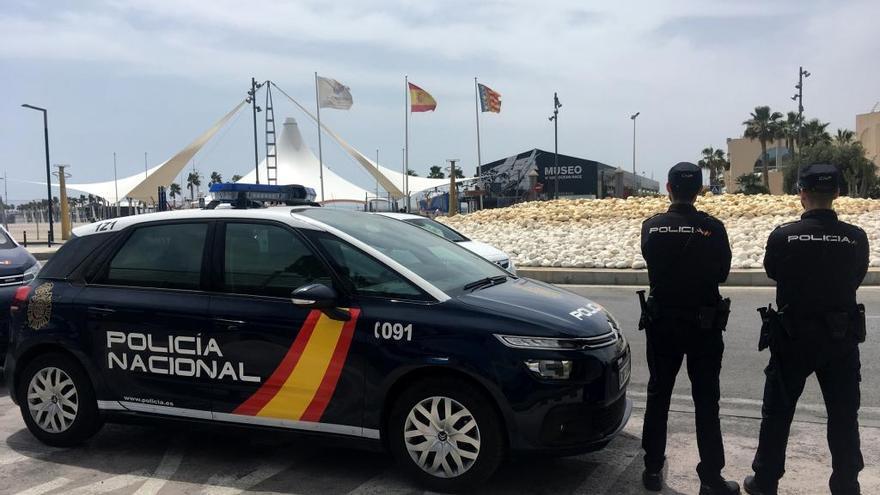Dos detenidos por robar con violencia un patinete eléctrico en Alicante