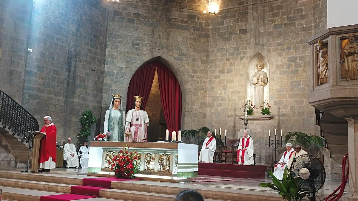 Un moment de la sentida homilia de mossèn Emili Galán a Sant Pere de Figueres