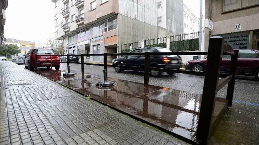 Terraza parada en la calle Alcalde Ferreiro. // Bernabé/Javier Lalín