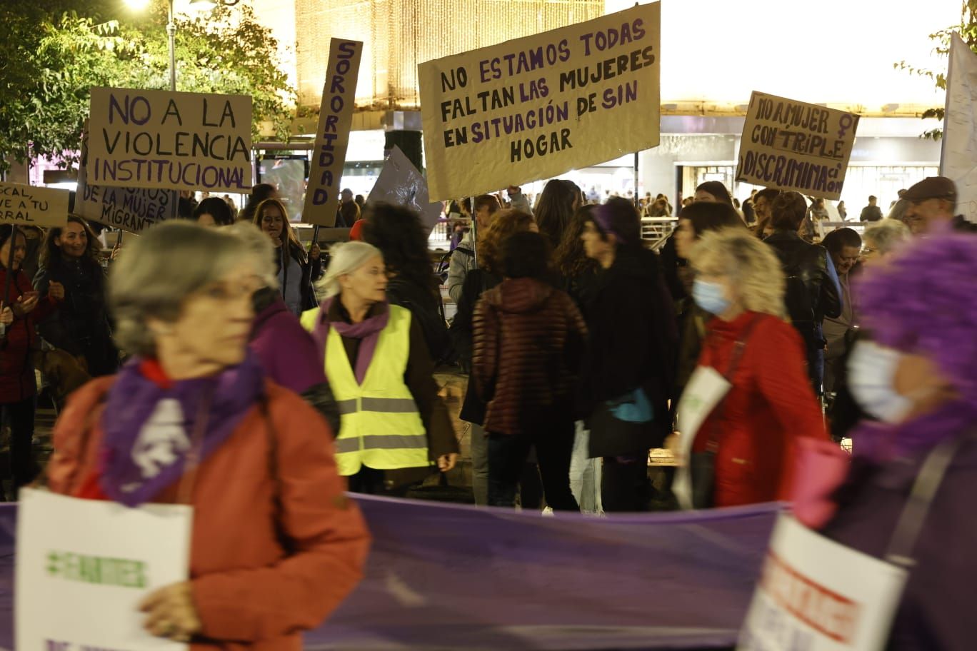 València se tiñe de morado en la lucha contra la violencia machista