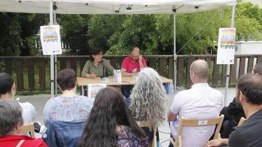 Un momento de la presentación del libro, ayer en Bueu. // S.Á.