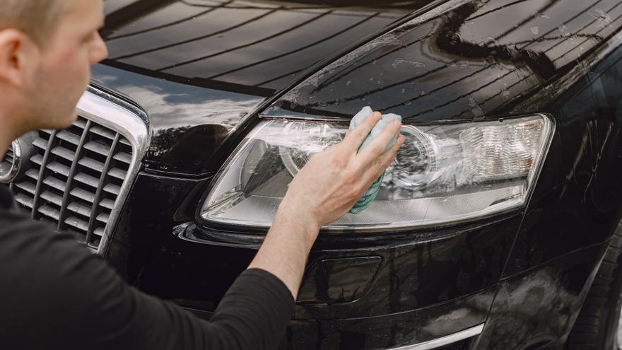 El truco para limpiar el interior del coche con slime que se ha hecho viral