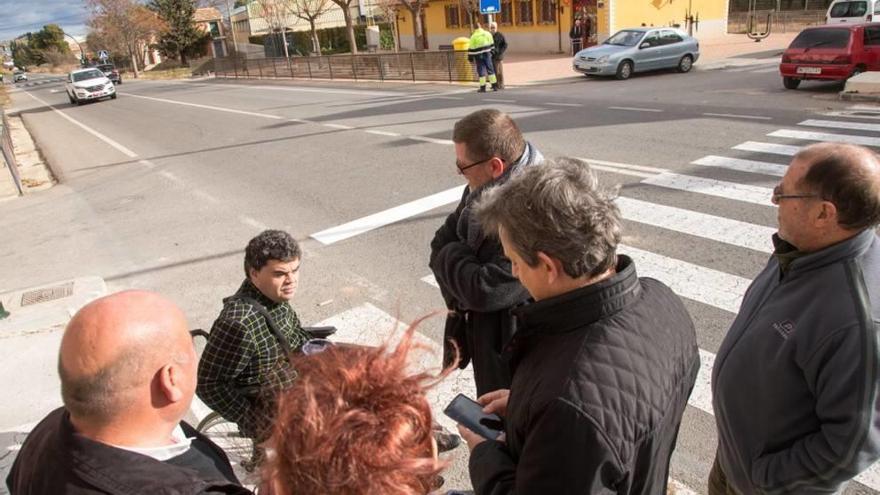 El hombre en silla de ruedas fue atropellado en 1988 en ese paso de cebra.