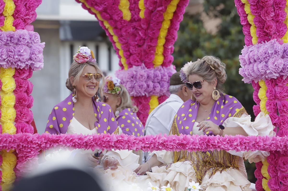 Color y alegría camino del santuario: imágenes de la romería de la Virgen de Linares