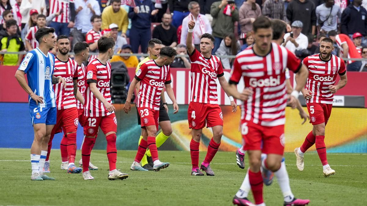 Arnau Martínez celebra su gol al Espanyol