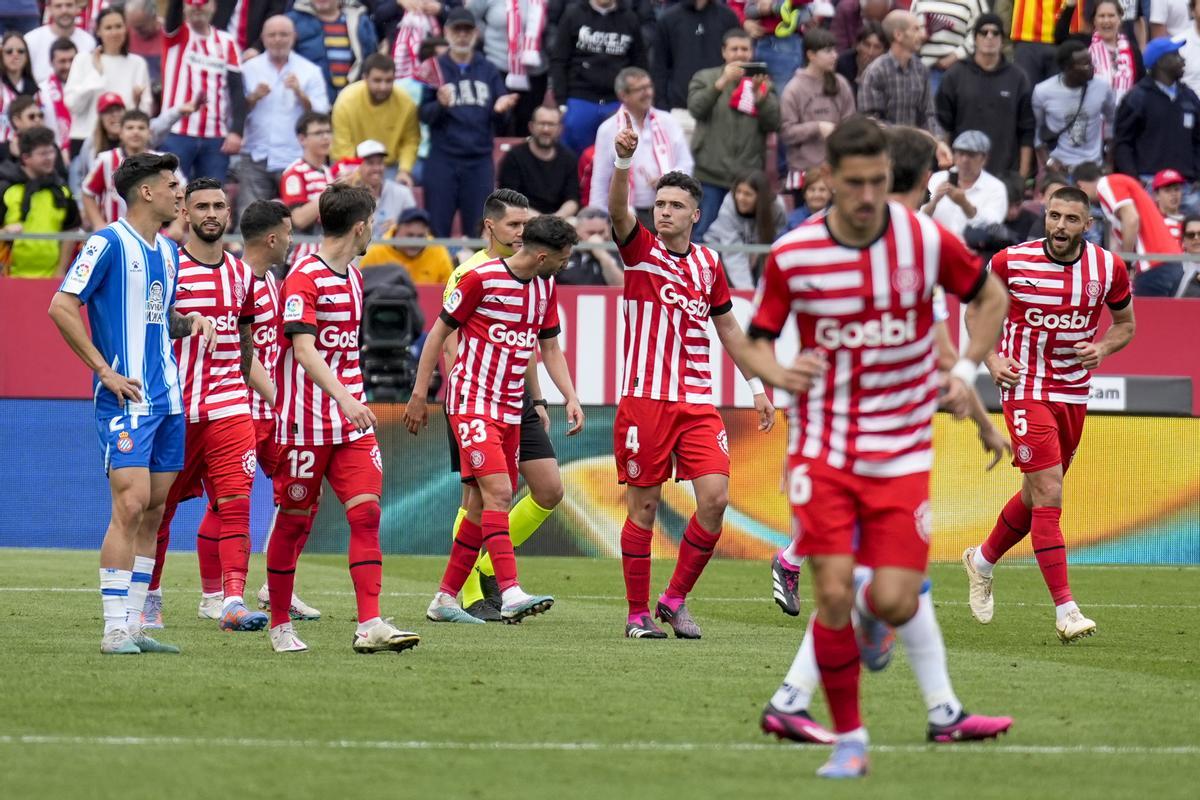 Arnau Martínez celebra su gol al Espanyol