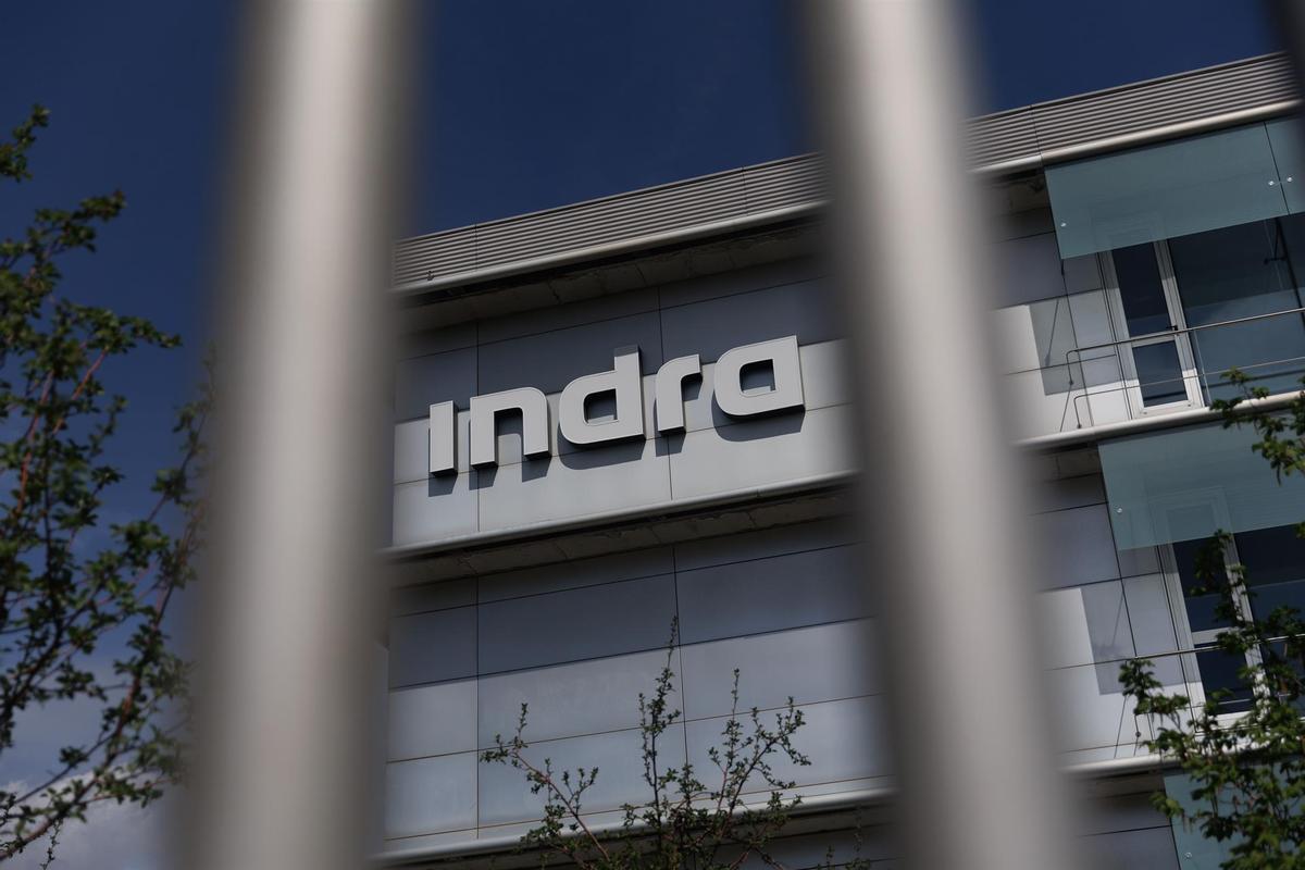 Fachada de la sede de Indra, en Madrid (España).