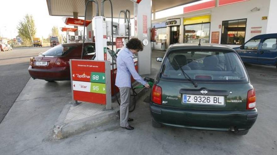 Aragón inicia la operación salida con la gasolina más barata desde el 2011