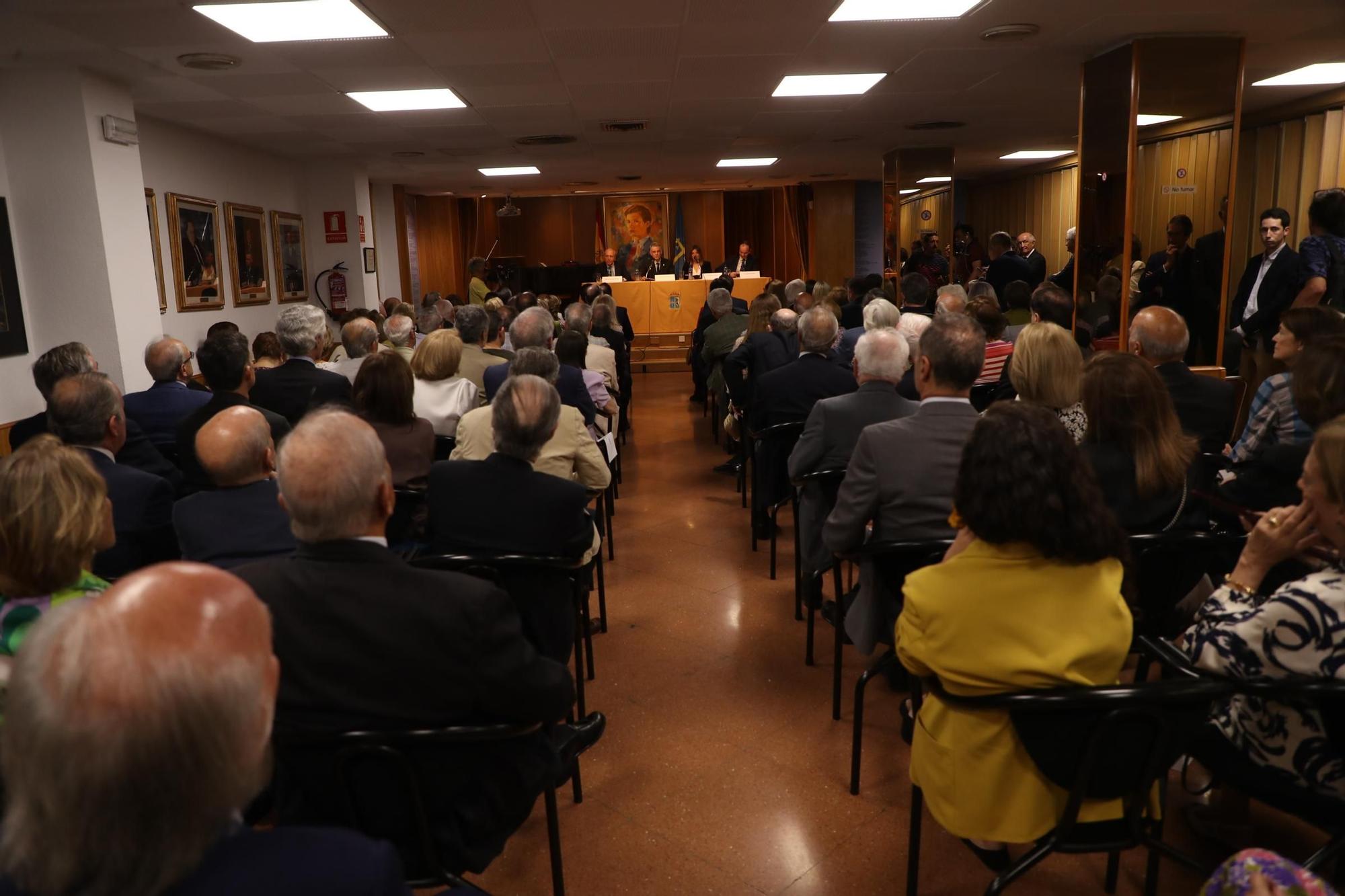 En imágenes | Imposición de la "Manzana de oro" del Centro Asturiano de Madrid, al oftalmólogo Luis Fernández-Vega