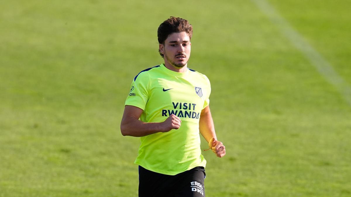 Julián Álvarez se ejercita bajo las órdenes del Cholo esperando a resolver su futuro