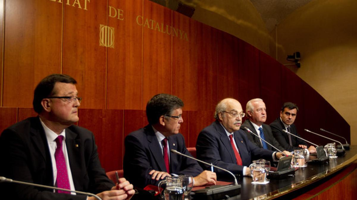 De izquierda a derecha, Josep Maria Mena, Recoder, Mas-Colell, Lluis Rullan y Xavier Adsera, durante la presentación del proyecto de Barcelona World este viernes.