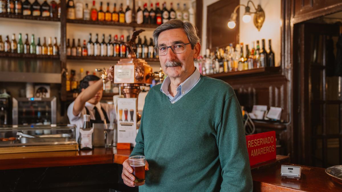 Carlos Ramón González de Pisón, en La Cervecería Alemana.