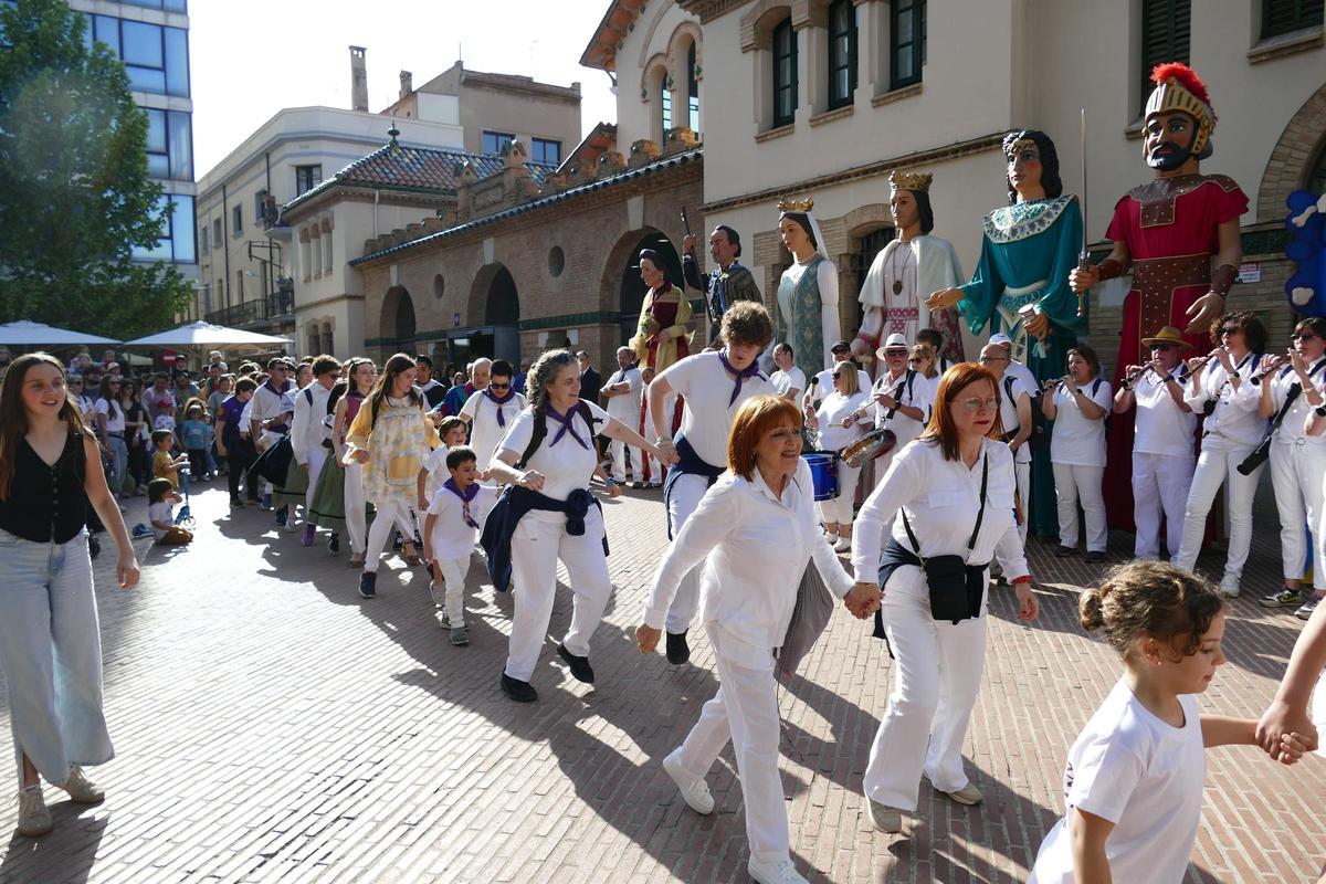EN IMATGES | El seguici popular figuerenc obre el camí a les Fires i Festes de la Santa Creu EN IMATGES | El seguici popular figuerenc obre el camí a les Fires i Festes de la Santa Creu