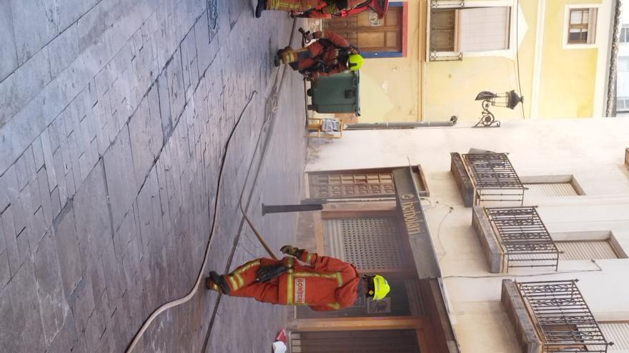 Sofocan un incendio en un local de la antigua Perelló en Xàtiva